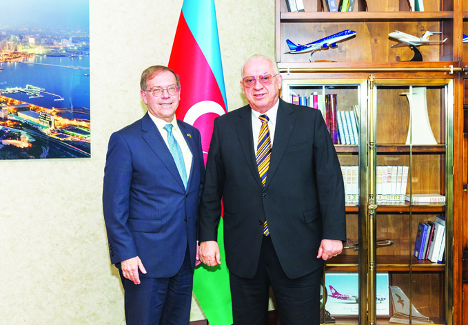 Президент AZAL встретился с Чрезвычайным и Полномочным Послом США в Азербайджане