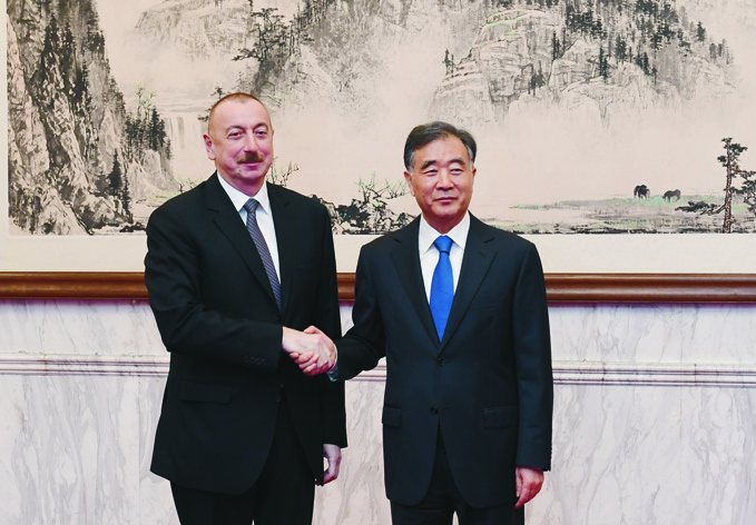 Президент Ильхам Алиев встретился в Пекине с членом Политбюро Центрального комитета Коммунистической партии Китая Ван Яном