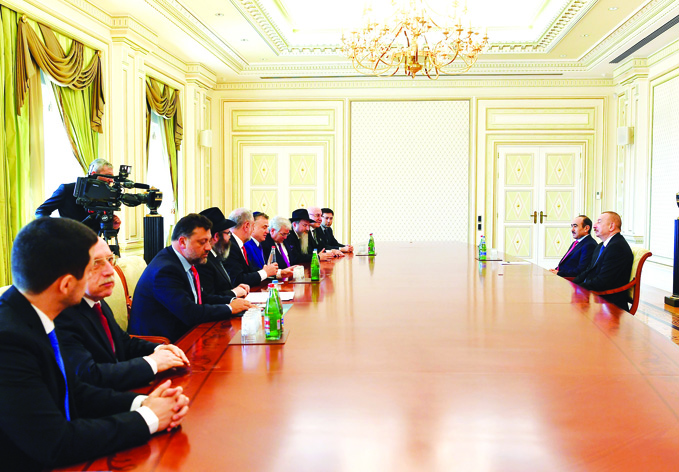 Президент Ильхам Алиев принял делегацию в составе руководителей Всемирного и Евроазиатского еврейских конгрессов