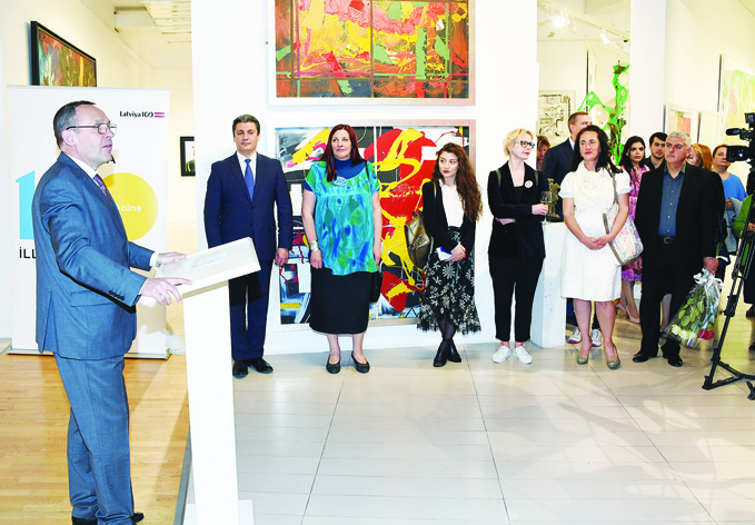 В Баку открылась выставка латвийской художницы