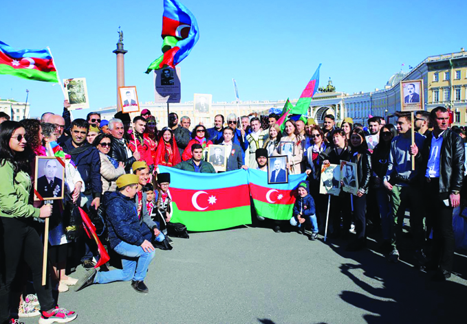 Азербайджанцы Санкт-Петербурга приняли участие во всенародном шествии «Бессмертный полк»