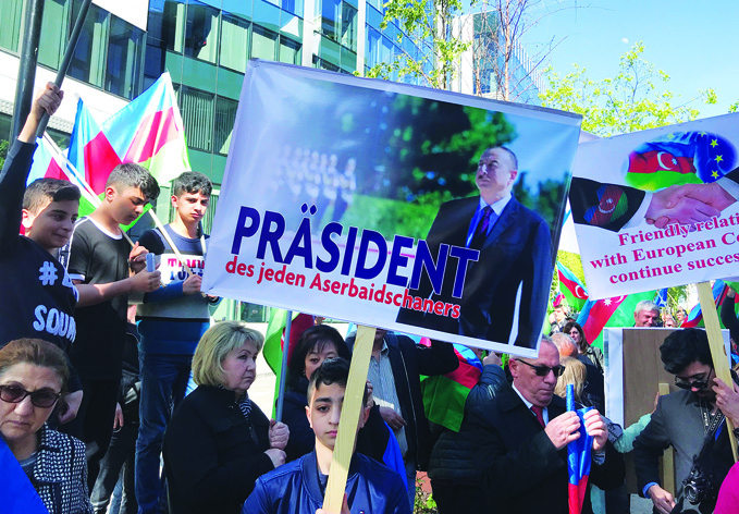 Азербайджанцы Европы провели в Брюсселе акцию в поддержку Президента Азербайджана