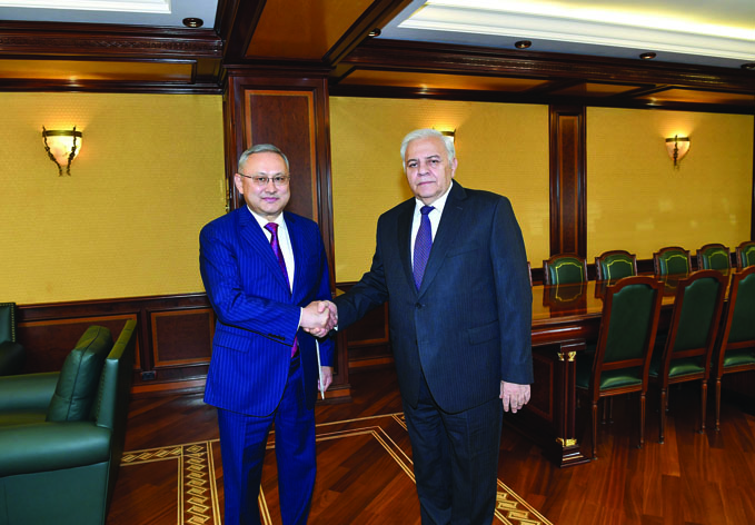 Председатель Милли Меджлиса Азербайджана встретился с послом Казахстана в нашей стране