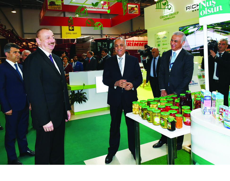 Президент Ильхам Алиев ознакомился с XXV Азербайджанской международной выставкой пищевой промышленности и XIII Азербайджанской международной сельскохозяйственной выставкой