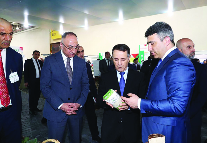 Премьер-министр Новруз Мамедов ознакомилсяс XXV Азербайджанской международной выставкой пищевой промышленности и XIII Азербайджанской международной сельскохозяйственной выставкой