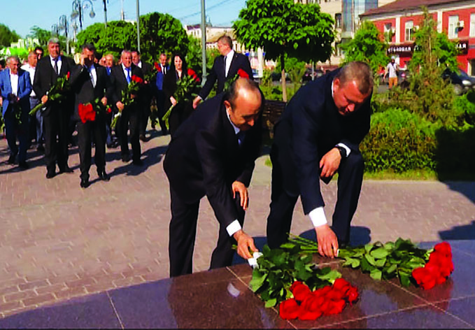 Азербайджанская делегация приняла участие в ряде мероприятий по случаю 96-летия со дня рождения общенационального лидера Гейдара Алиева и 15-летнего юбилея деятельности Фонда Гейдара Алиева в городе Астрахань