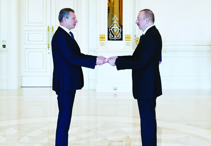Президент Ильхам Алиев принял верительные грамоты новоназначенного посла Украины в Азербайджане