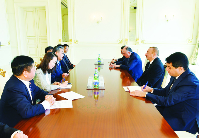 Президент Ильхам Алиев принял делегацию во главе с министром иностранных дел Китая