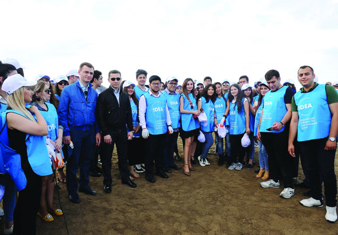 На Новханинском пляже прошла акция чистоты, организованная Общественным объединением IDEA