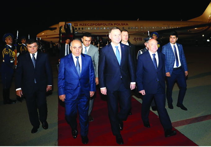 Президент Польши Анджей Дуда прибыл с официальным визитом в Азербайджан