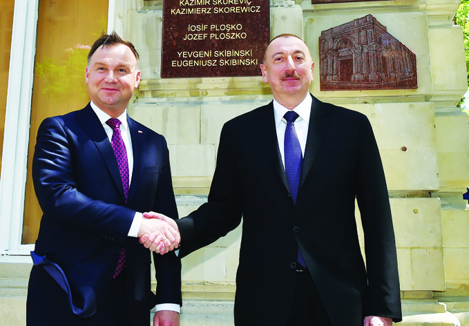 В Баку состоялась церемония открытия мемориальных досок памяти польских архитекторов