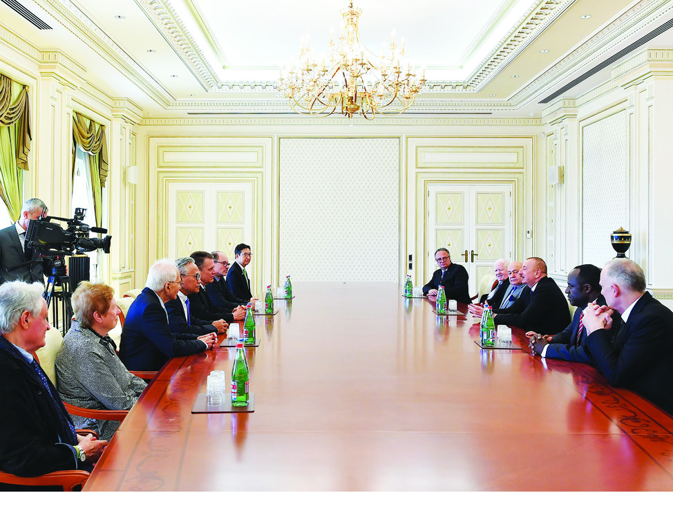 Президент Ильхам Алиев принял делегацию Международного союзаархитекторов