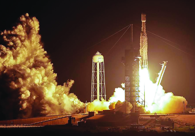 SpaceX запустила ракету Falcon Heavy с 24 спутниками и атомными часами