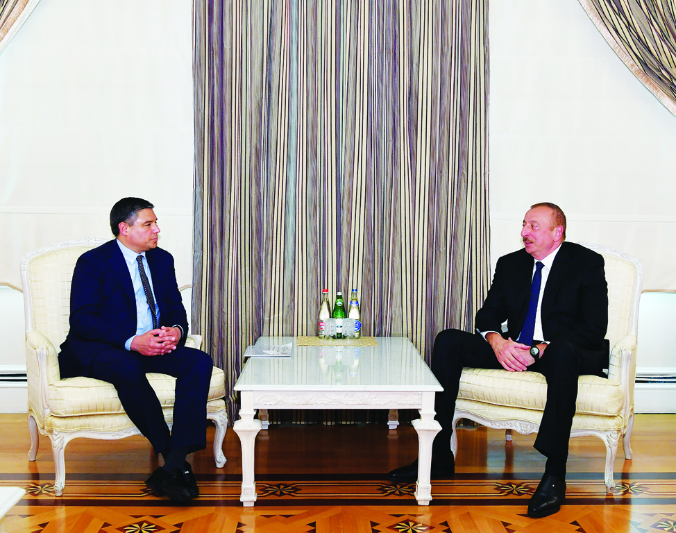 Президент Ильхам Алиев принял руководителя Baker Hughes, a GE company