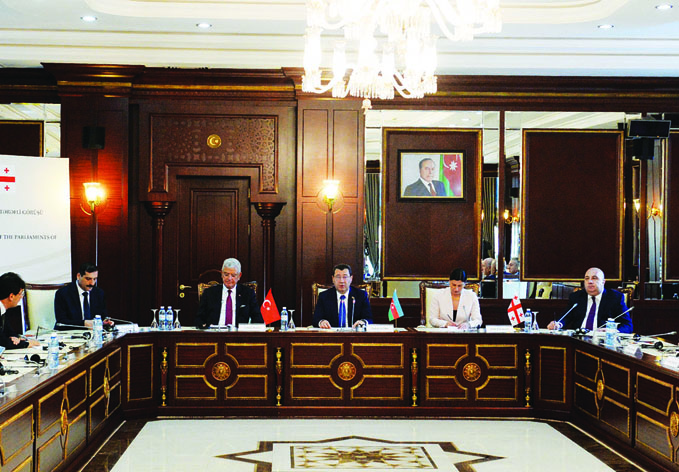 Состоялось совместное трехстороннее заседание комитетов по внешним связям парламентов Азербайджана — Турции — Грузии