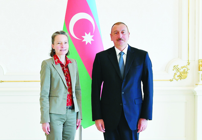 Президент Ильхам Алиев принял верительные грамотыновоназначенного посла Швейцариив Азербайджане
