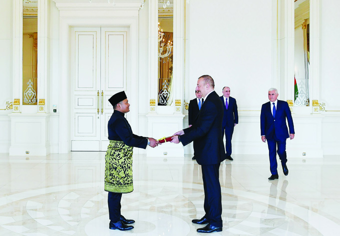 Президент Ильхам Алиев принял верительные грамоты новоназначенного посла Малайзиив Азербайджане