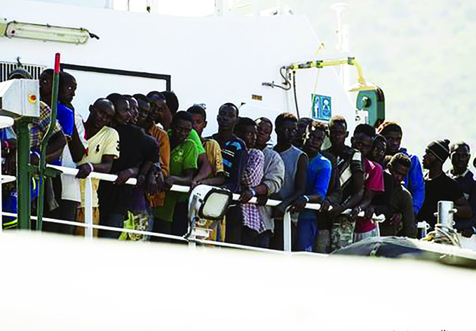 Италия грозит спасателям мигрантов штрафом в один миллион евро