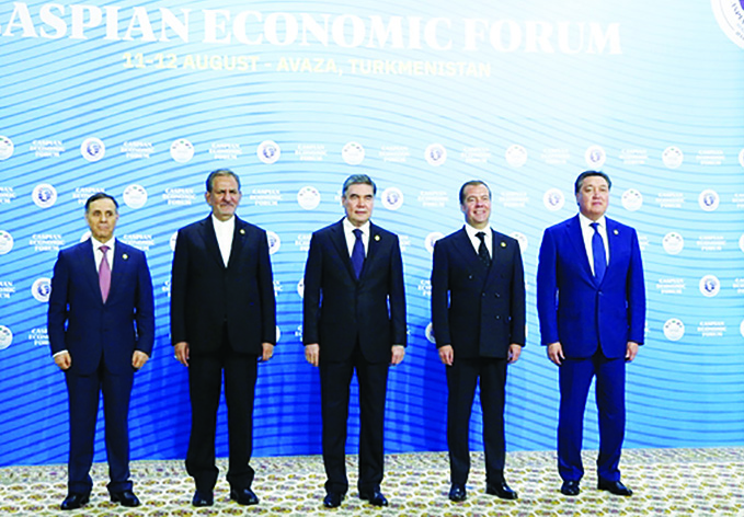 Премьер-министр Новруз Мамедов принял участие в Первом Каспийском экономическом форуме