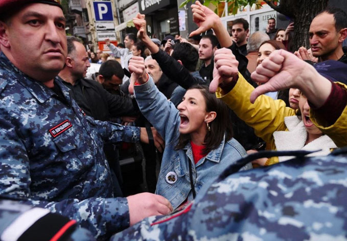 Радикализация Армении: о том, почему Пашиняну выгодно нагнетать обстановку