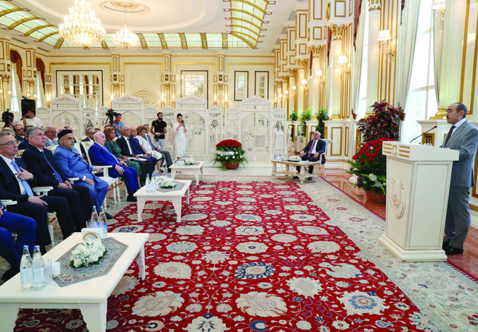 В Баку состоялась конференция на тему «Шейх уль-ислам Аллахшукюр Пашазаде — 70: жизнь, посвященная нравственности»