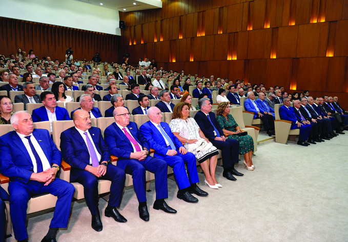 Состоялась конференция на тему «Вклад Азербайджана в межкультурный диалог», организованная партией «Ени Азербайджан»