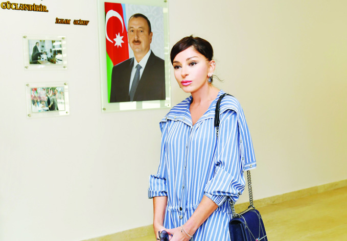Первый вице-президент Мехрибан Алиева ознакомилась с условиями, созданными в школе №113 поселка Кюрдаханы после реконструкции