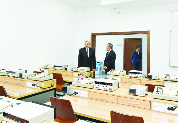Президент Ильхам Алиев принял участие в открытии Бакинского государственного центра профессионального образования по промышленности и инновациям
