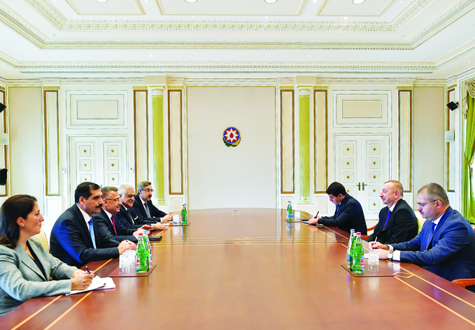 Президент Ильхам Алиев принял делегацию во главе с вице-президентом Турции