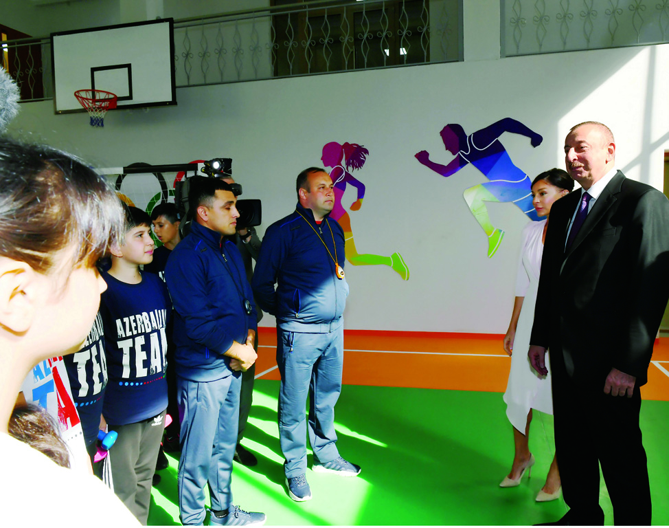 Президент Ильхам Алиев принял участие в открытии нового учебного комплекса школы №300 в Бинагадинском районе города Баку
