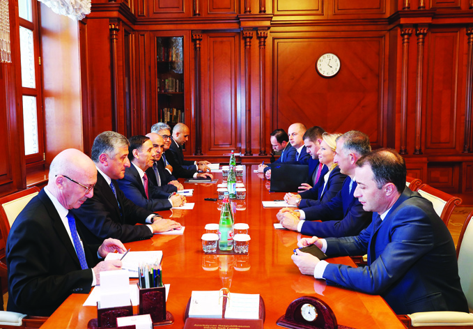 Премьер-министр Азербайджана встретился с министром экономики и устойчивого развития Грузии