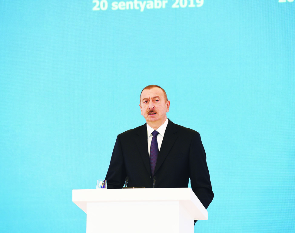 Президент Ильхам Алиев принял участие в церемонии по случаю 25-летия «Контракта века» и Дня нефтяников