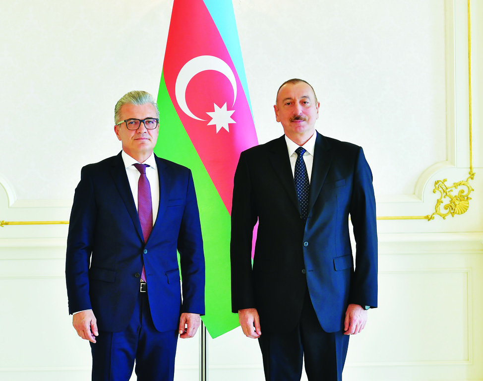 Президент Ильхам Алиев принял верительные грамоты новоназначенного посла Хорватии в Азербайджане