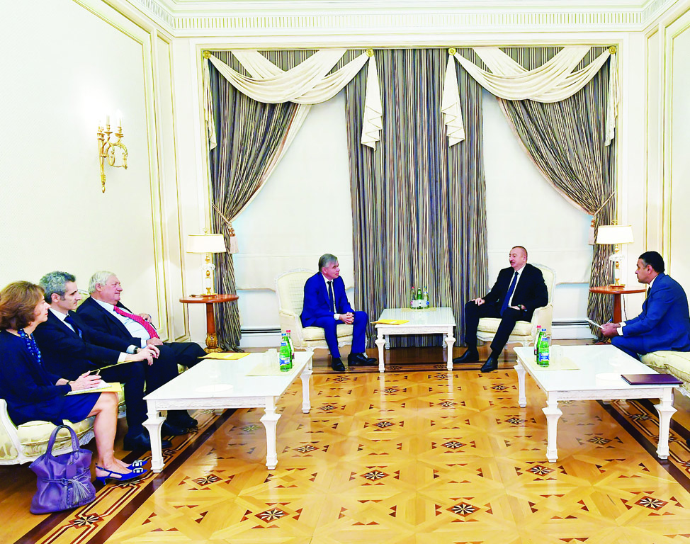 Президент Ильхам Алиев принял делегацию во главе с председателем группы дружбы Франция — Кавказ Сената Франции
