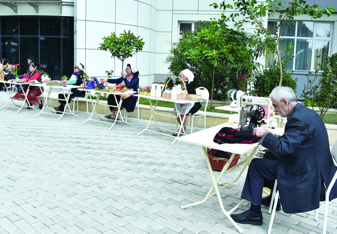 По случаю Международного дня пожилых людей ПЕА провела встречу с жителями учреждения социального обслуживания в Бильгя