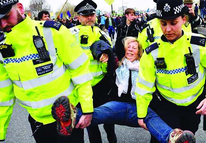 В Лондоне задержаны 135 участников экопротестов