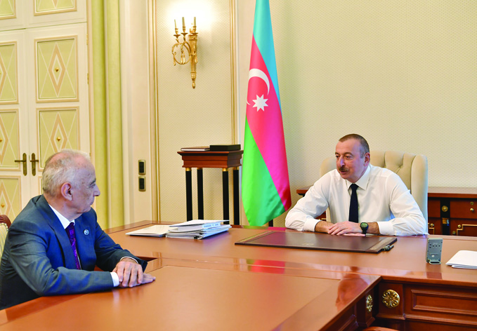 Президент Ильхам Алиев принял заместителя премьер-министра Гаджибалу Абуталыбова в связи с поданным им заявлением об освобождении от должности