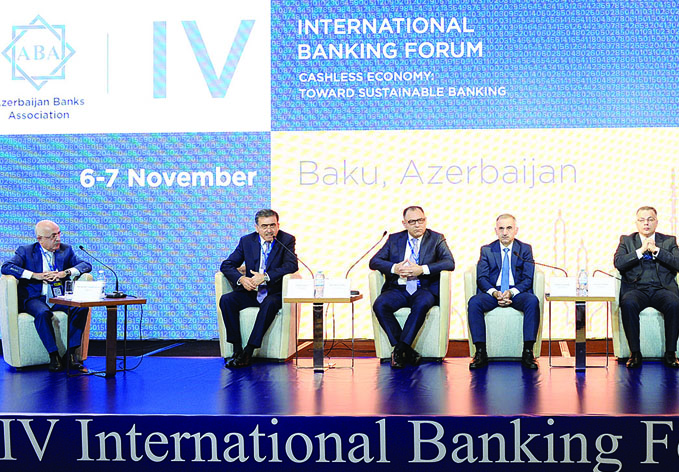 В Баку проходит IV Международный банковский форум