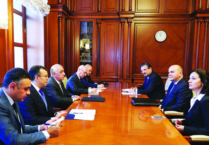 Премьер-министр Али Асадов встретился с министром труда и социальной политики Болгарии