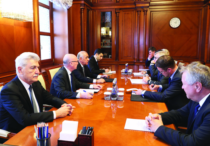 Премьер-министр Али Асадов встретился с делегацией во главе с председателем Сейма Литовской Республики