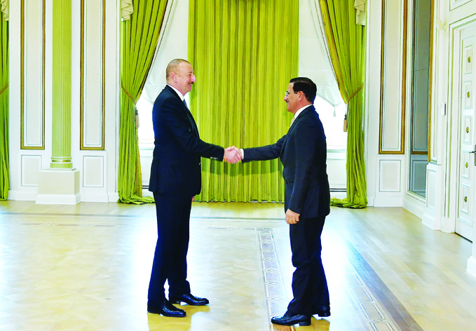 Президент Ильхам Алиев принял делегацию во главе с министром экономики Объединенных Арабских Эмиратов