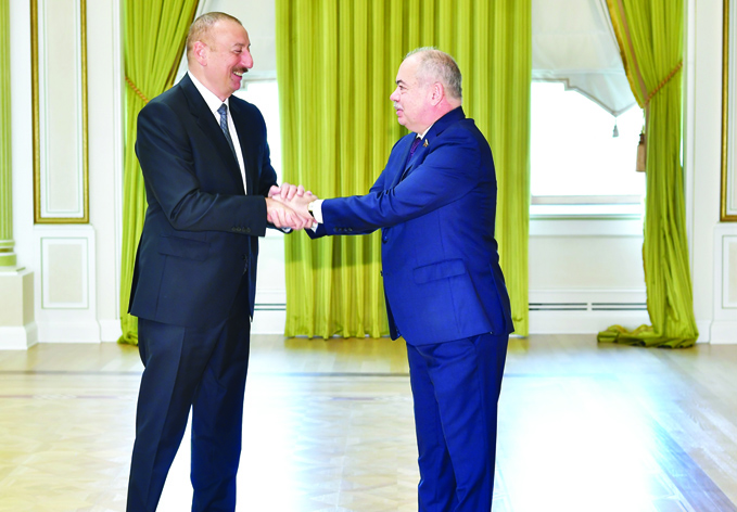 Президент Ильхам Алиев принял заместителя председателя и председателя комитета