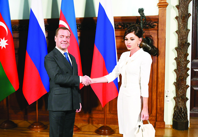 Первый вице-президент Азербайджана Мехрибан Алиева встретилась с председателем правительства России Дмитрием Медведевым