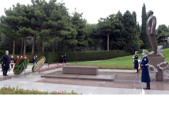 Сергей Лавров посетил могилу великого лидера Гейдара Алиева и Шехидляр хиябаны