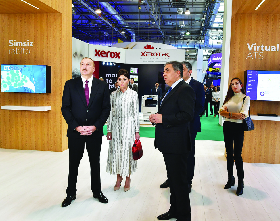 Президент Азербайджана Ильхам Алиев ознакомился с выставкой Bakutel 2019