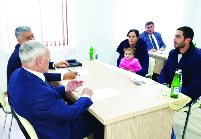Министр здравоохранения принял граждан в Нефтчале