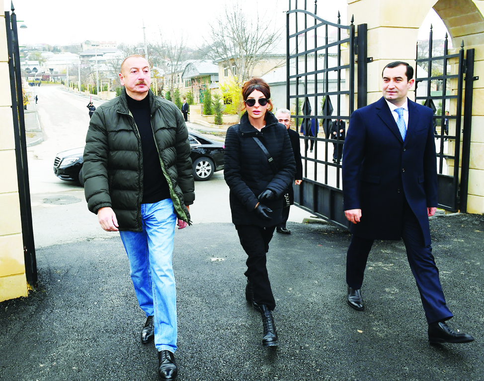 Президент Ильхам Алиев и первая леди Мехрибан Алиева ознакомились с работой по благоустройству вокруг усыпальницы Шаххандан в Шамахе