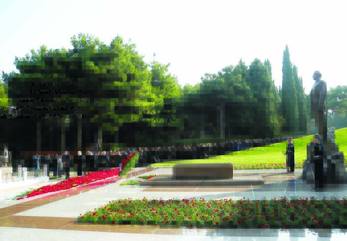 Азербайджанский народ с большим уважением почтил память великого лидера Гейдара Алиева