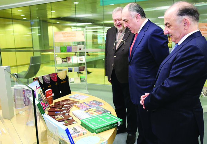 Министр иностранных дел Азербайджана побывал в Латвийской национальной библиотеке