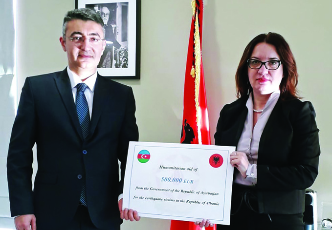Официально передана гуманитарная помощь, оказанная Албании Азербайджаном
